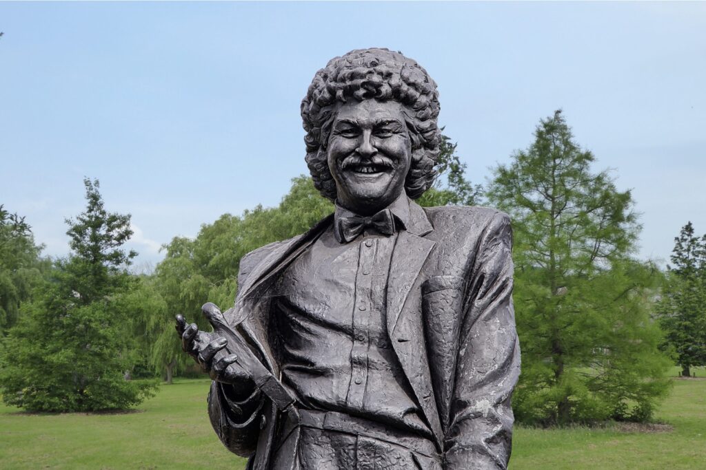 17_Bobby Ball_David Holmes