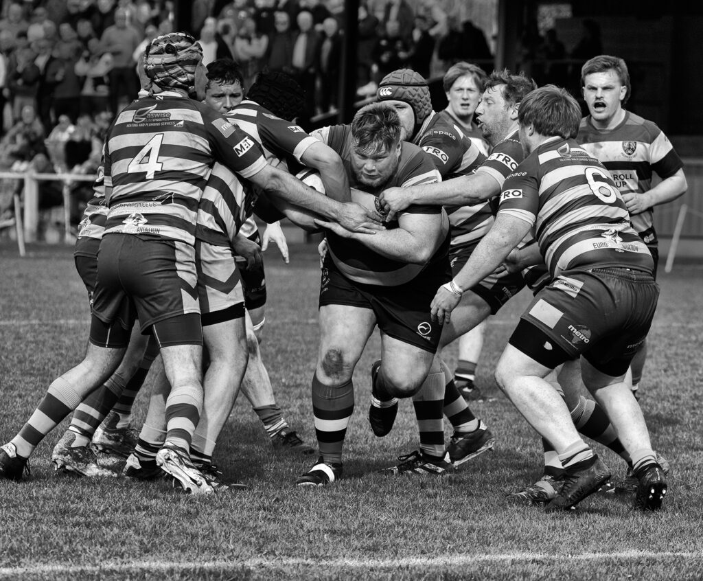 20_Through the middle_Colin Douglas