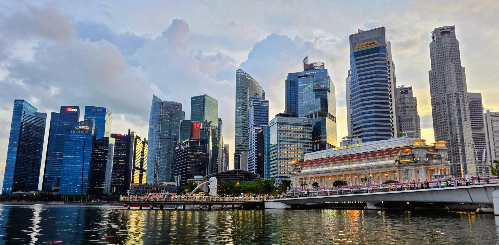 17_Singapore Skyline and Merlion Park at Dusk_Neil Pritchard
