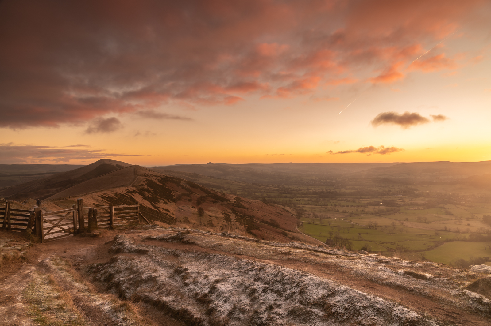 19_Pre dawn at mam tor_John Docherty