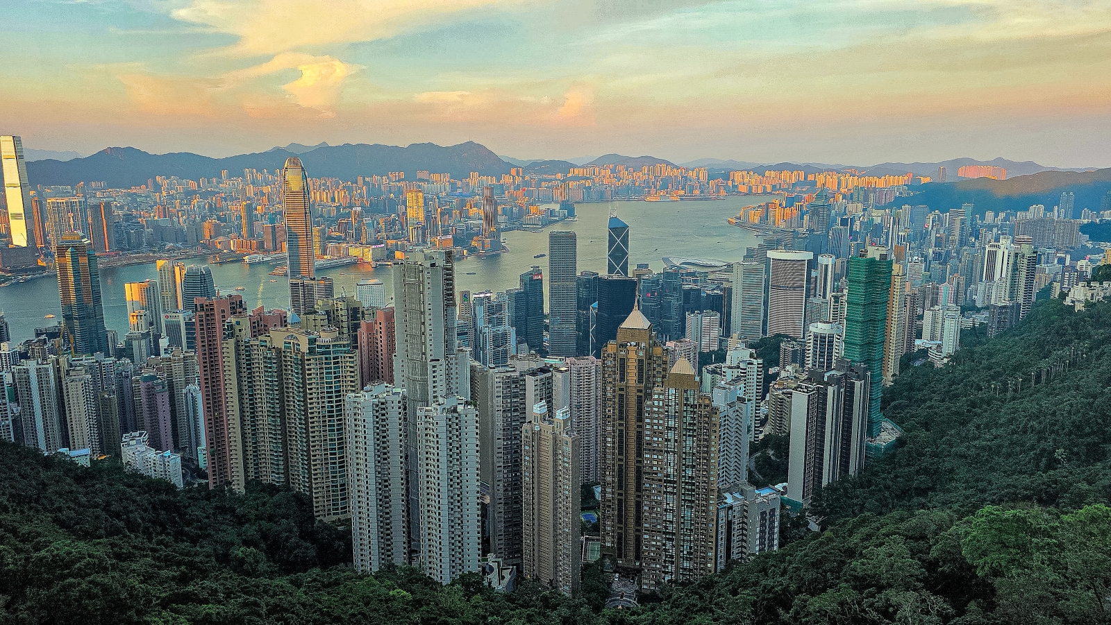 16_Hong Kong Evening from Victoria Peak_Neil Pritchard