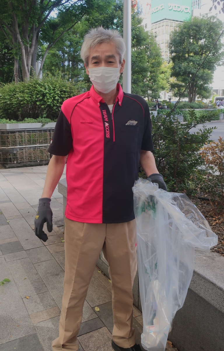 Collecting Litter Tokyo_Sue Brislen